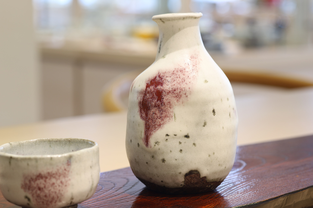 谷井芳山作「雪中華酒器」